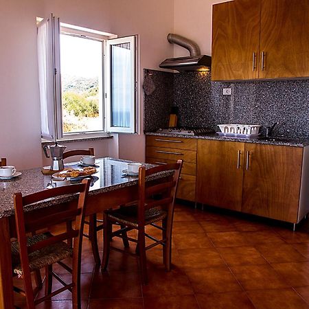 Gf Apartments Li Seddi Badesi Bagian luar foto