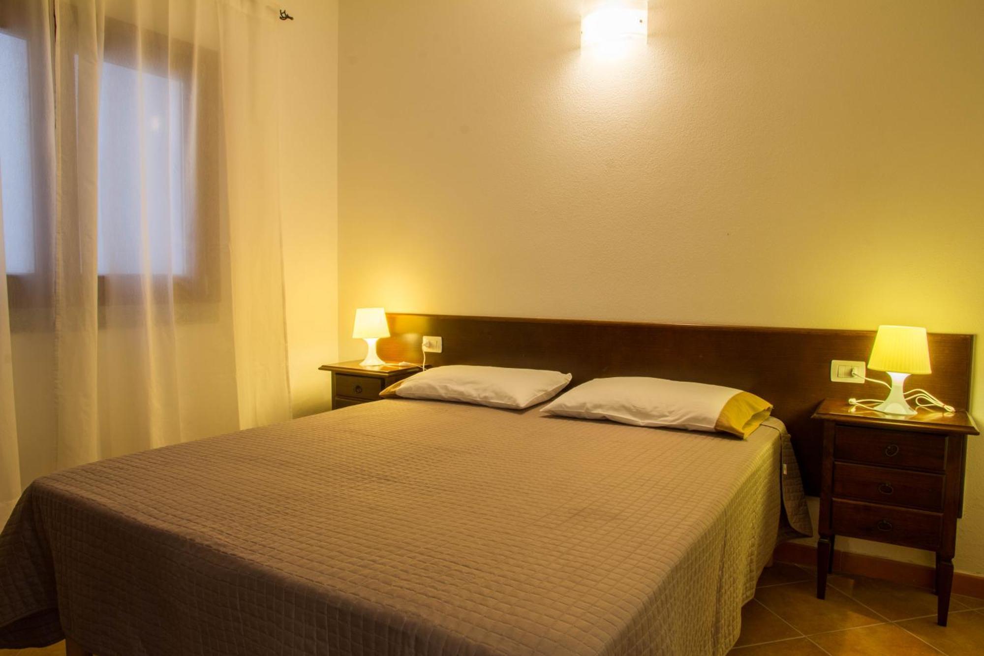 Gf Apartments Li Seddi Badesi Bagian luar foto