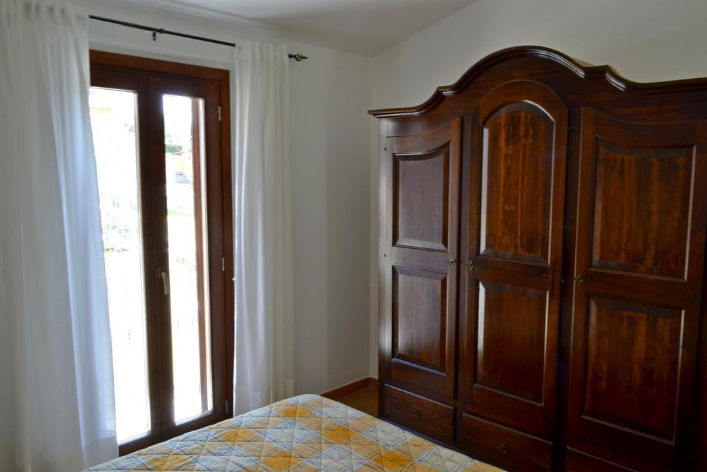 Gf Apartments Li Seddi Badesi Bagian luar foto