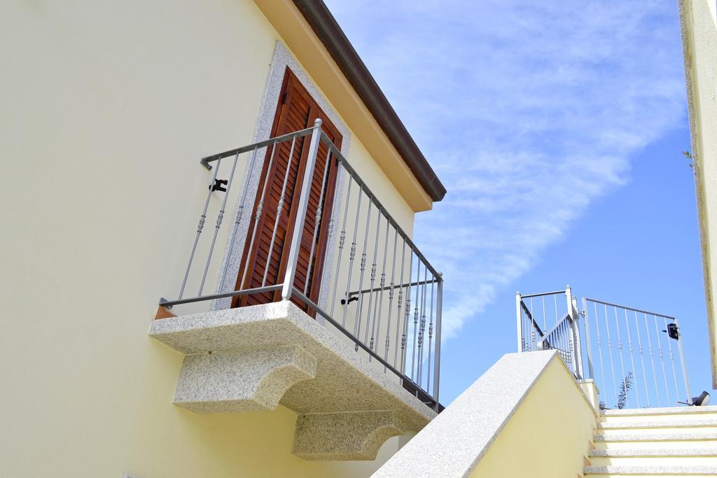 Gf Apartments Li Seddi Badesi Bagian luar foto
