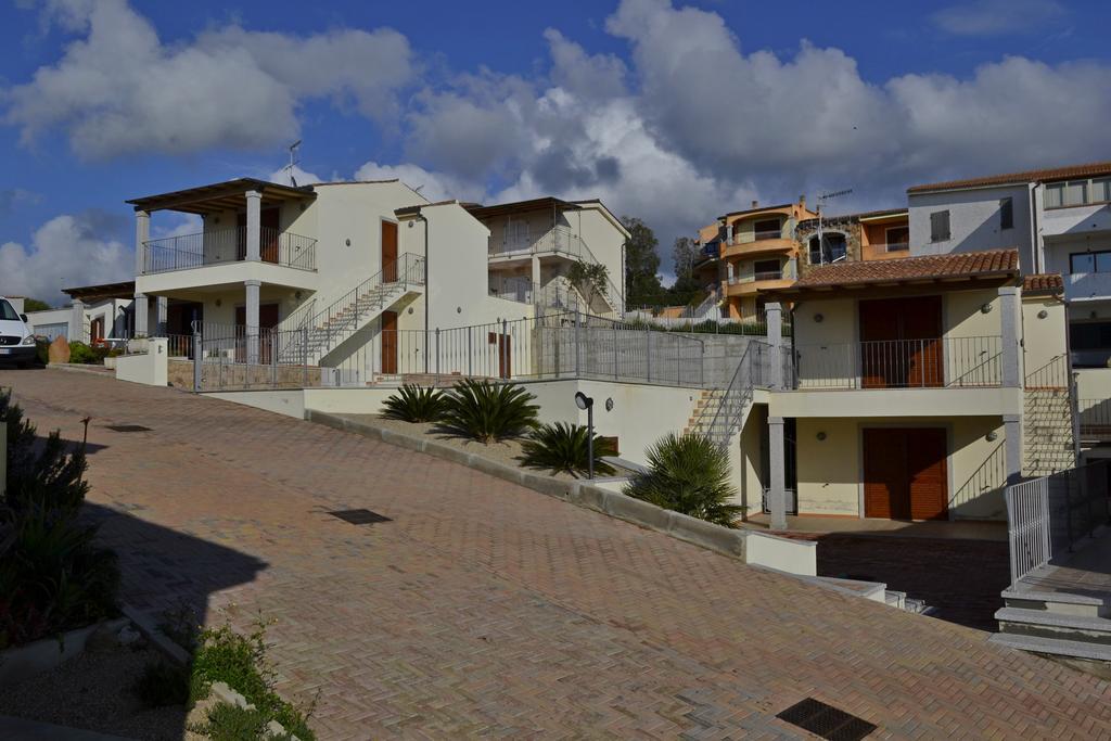 Gf Apartments Li Seddi Badesi Bagian luar foto