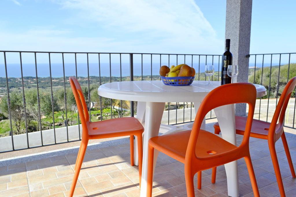 Gf Apartments Li Seddi Badesi Bagian luar foto