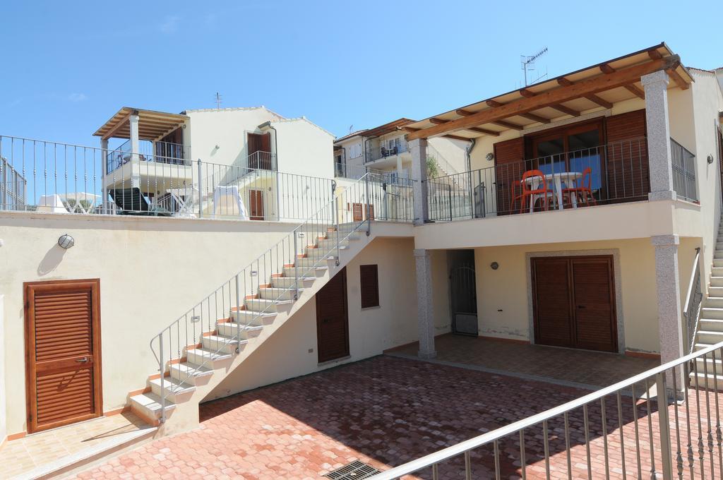 Gf Apartments Li Seddi Badesi Bagian luar foto