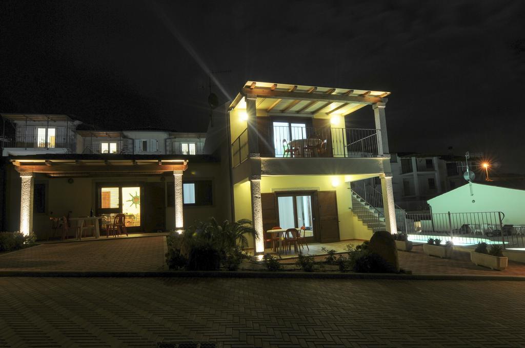 Gf Apartments Li Seddi Badesi Bagian luar foto
