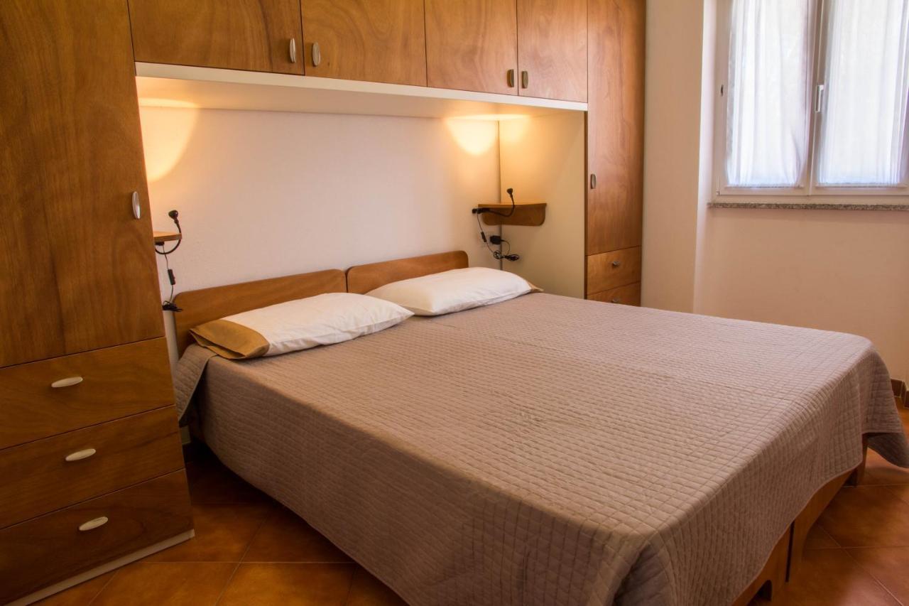 Gf Apartments Li Seddi Badesi Bagian luar foto