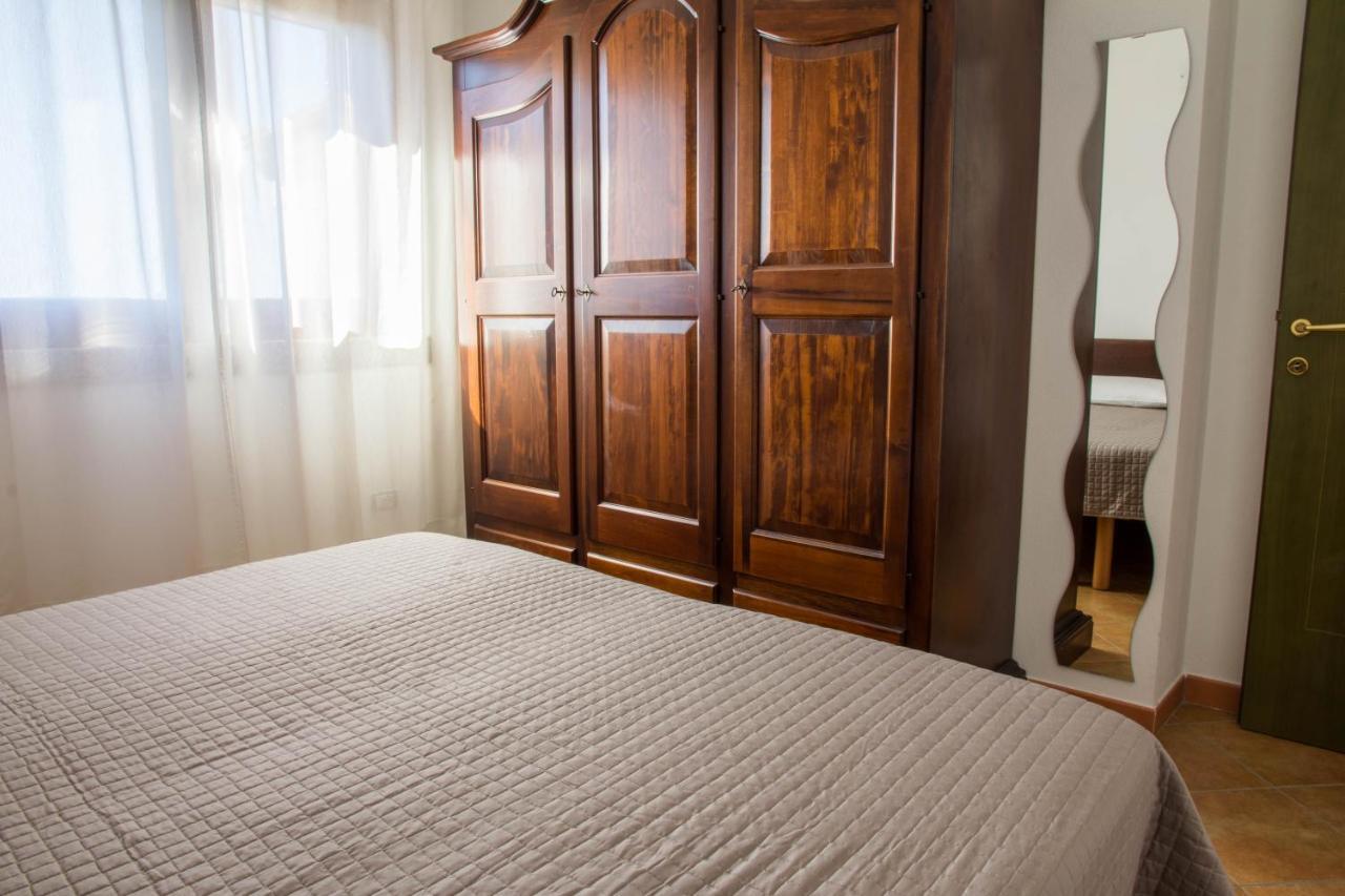 Gf Apartments Li Seddi Badesi Bagian luar foto