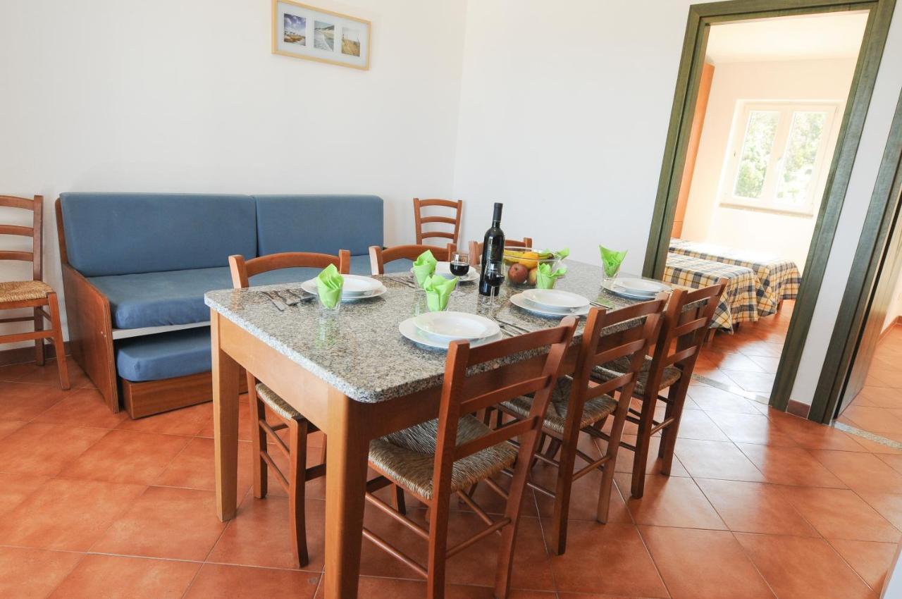 Gf Apartments Li Seddi Badesi Bagian luar foto