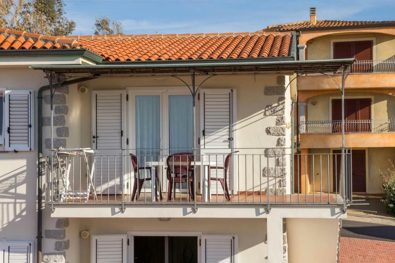 Gf Apartments Li Seddi Badesi Bagian luar foto